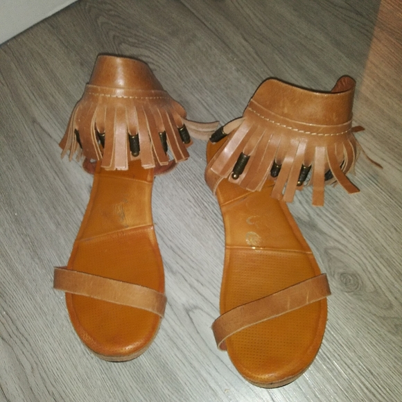Naughty Monkey Fringe Sandals - Picture 4 of 10